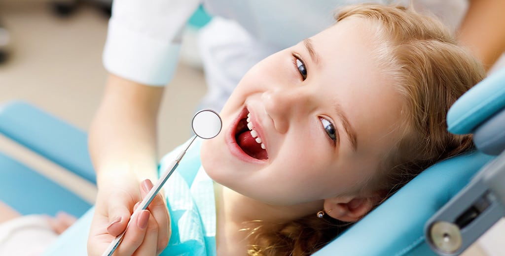 la-prima-visita-dal-dentista-per-il-bambino-quando-perche-e-come-prepararsi